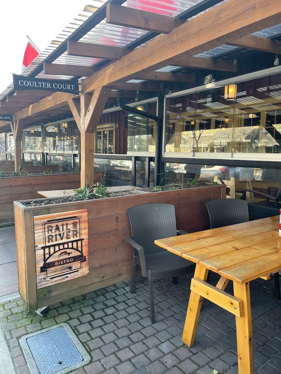Vibe, Rail & River Bistro