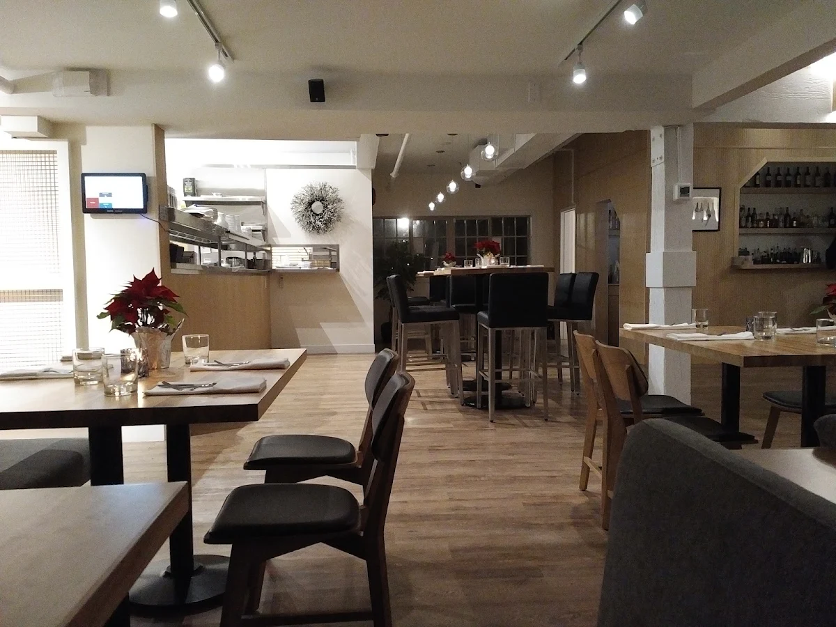 Vibe, Rail & River Bistro