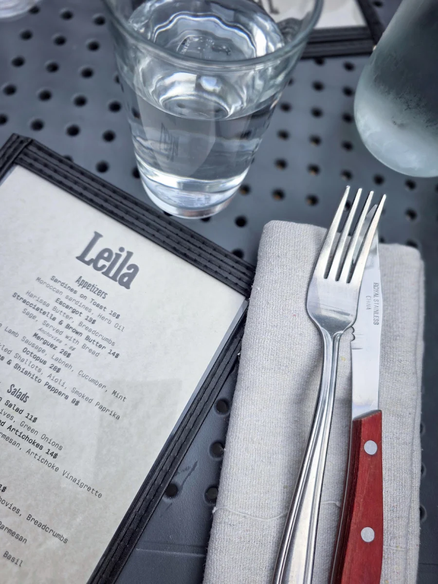 Menu, Leila