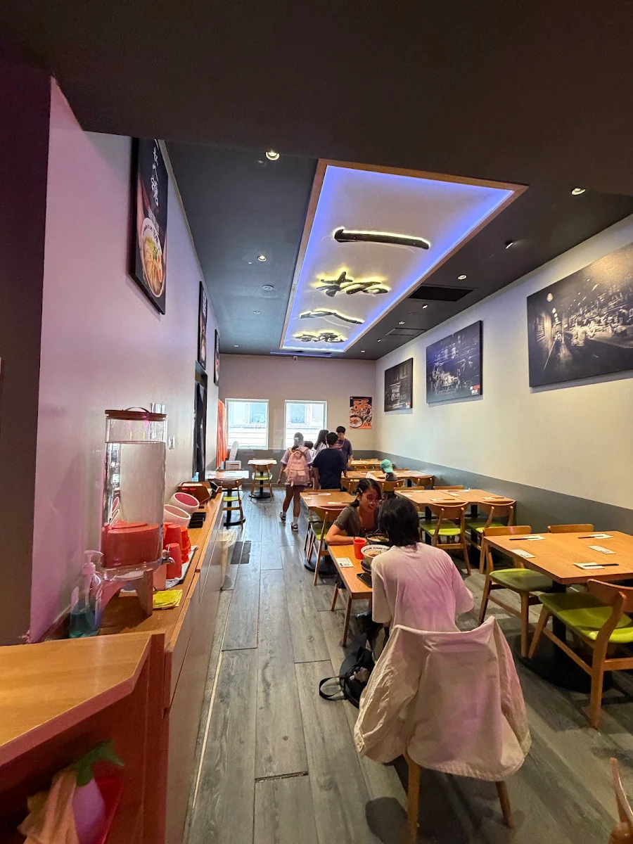 Vibe, Yasaka Ramen