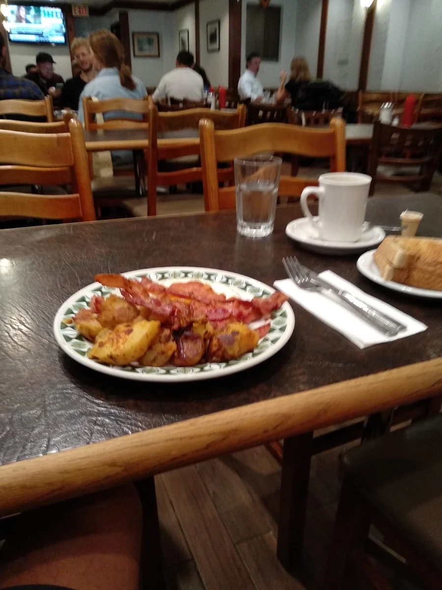 Food & drink, Aris Place