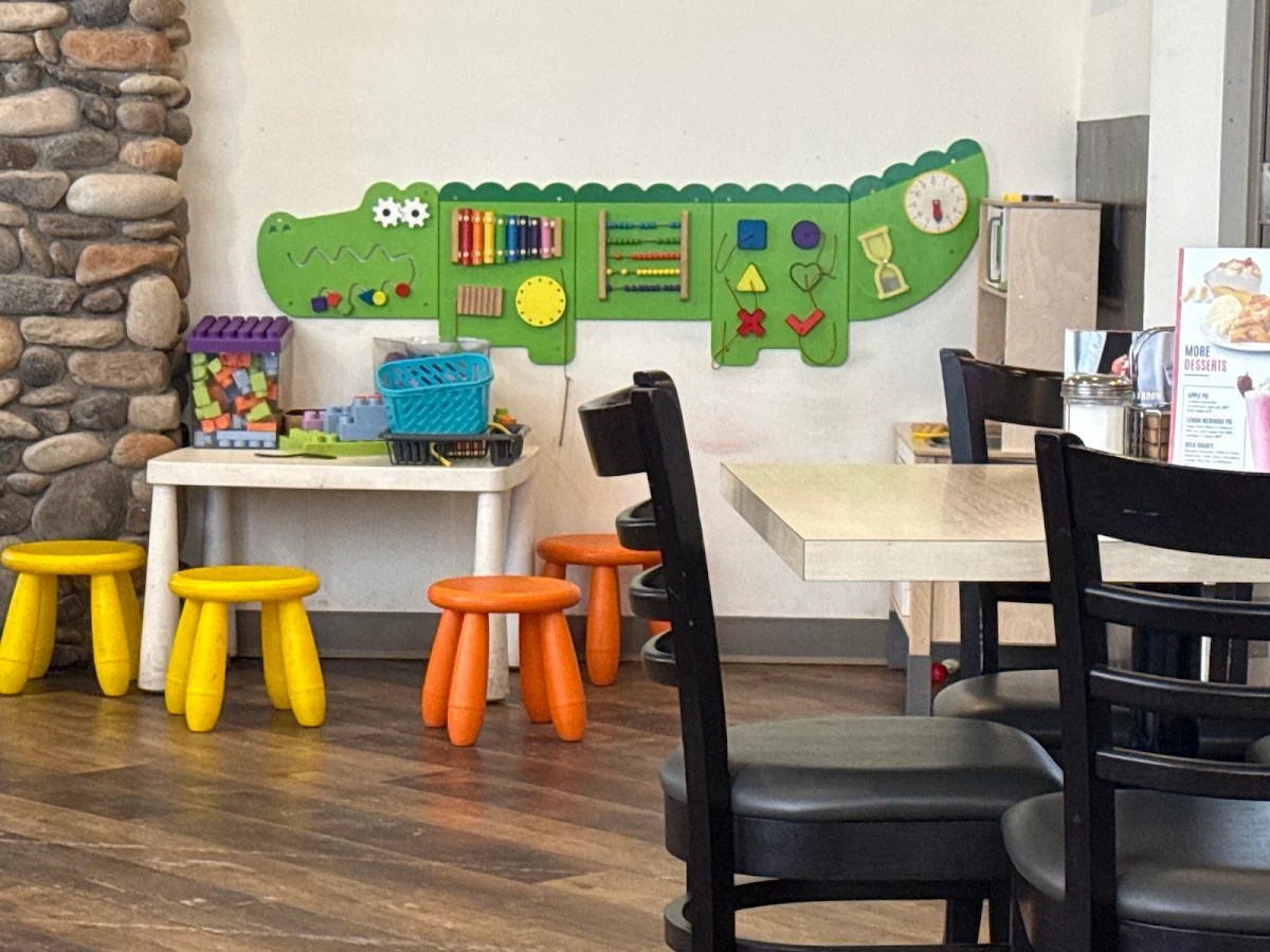 Vibe, Smitty's Restaurant & Lounge - Airdrie