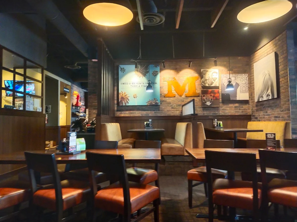 Vibe, MR MIKES SteakhouseCasual