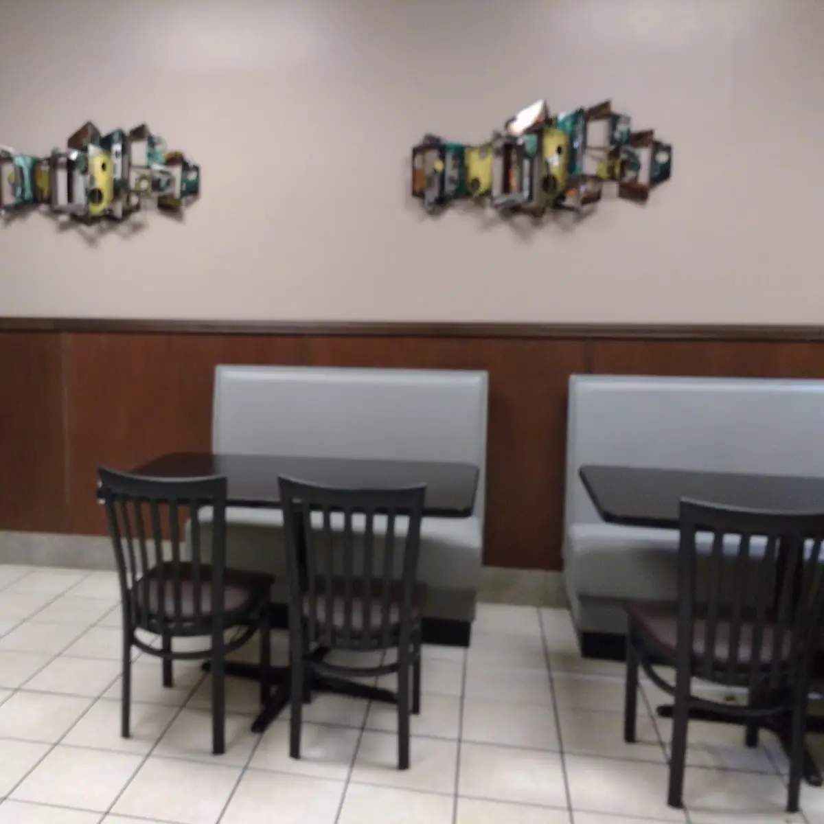 Vibe, Gyros & More Lasalle . ( Malden Rd )