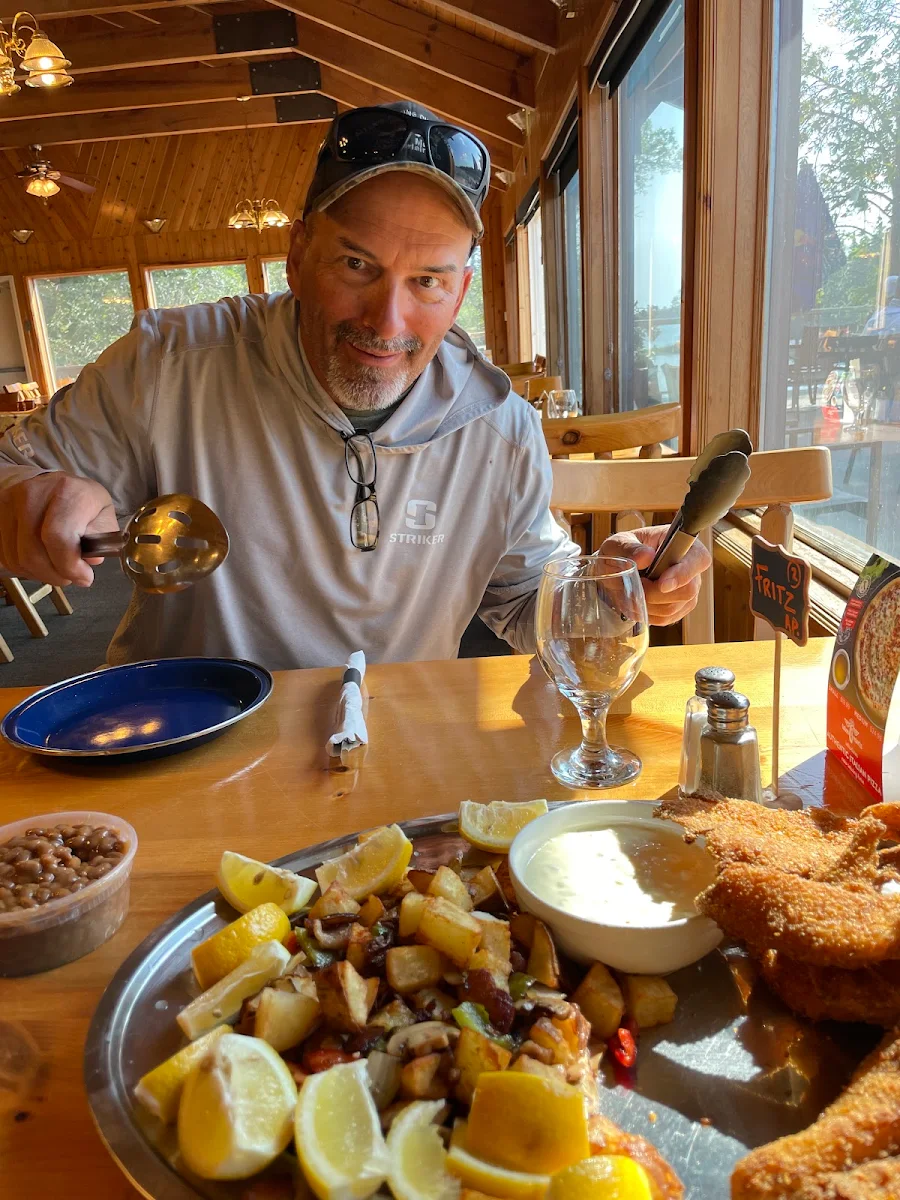 Food & drink, Wiley Point Lodge – Boat in access