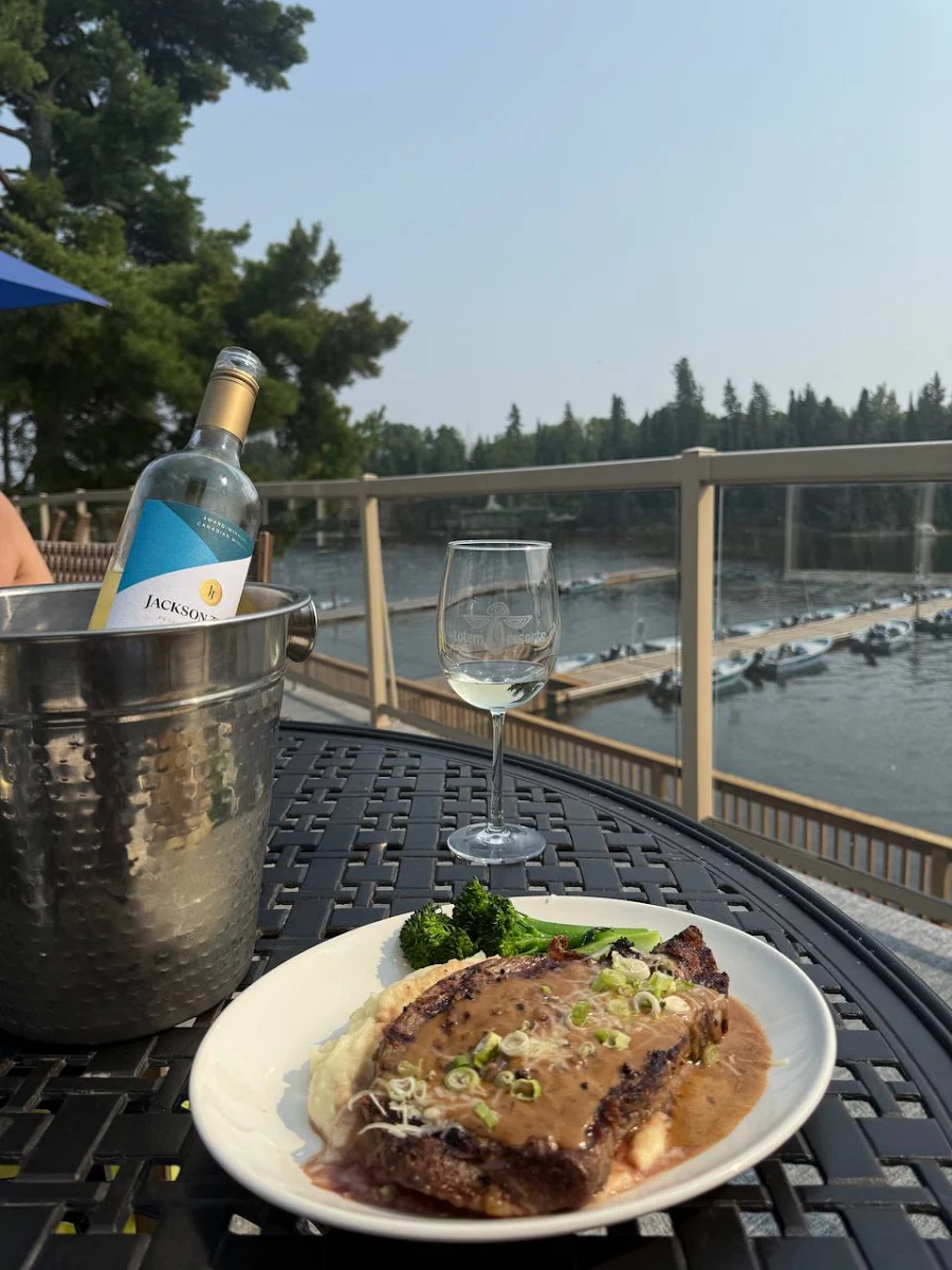 Food & drink, Wiley Point Lodge – Boat in access