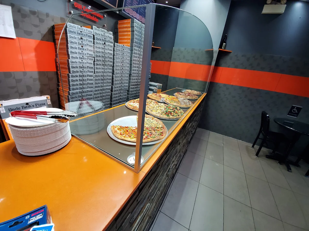 Vibe, Uncle Fatih's Pizza - CAMBIE