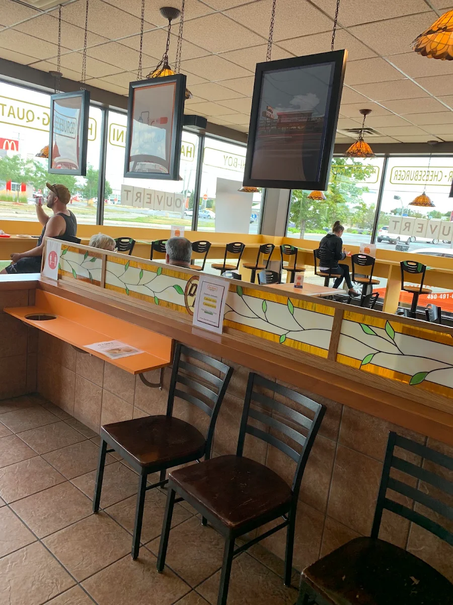 Vibe, Dic Ann's Hamburgers St-Eustache