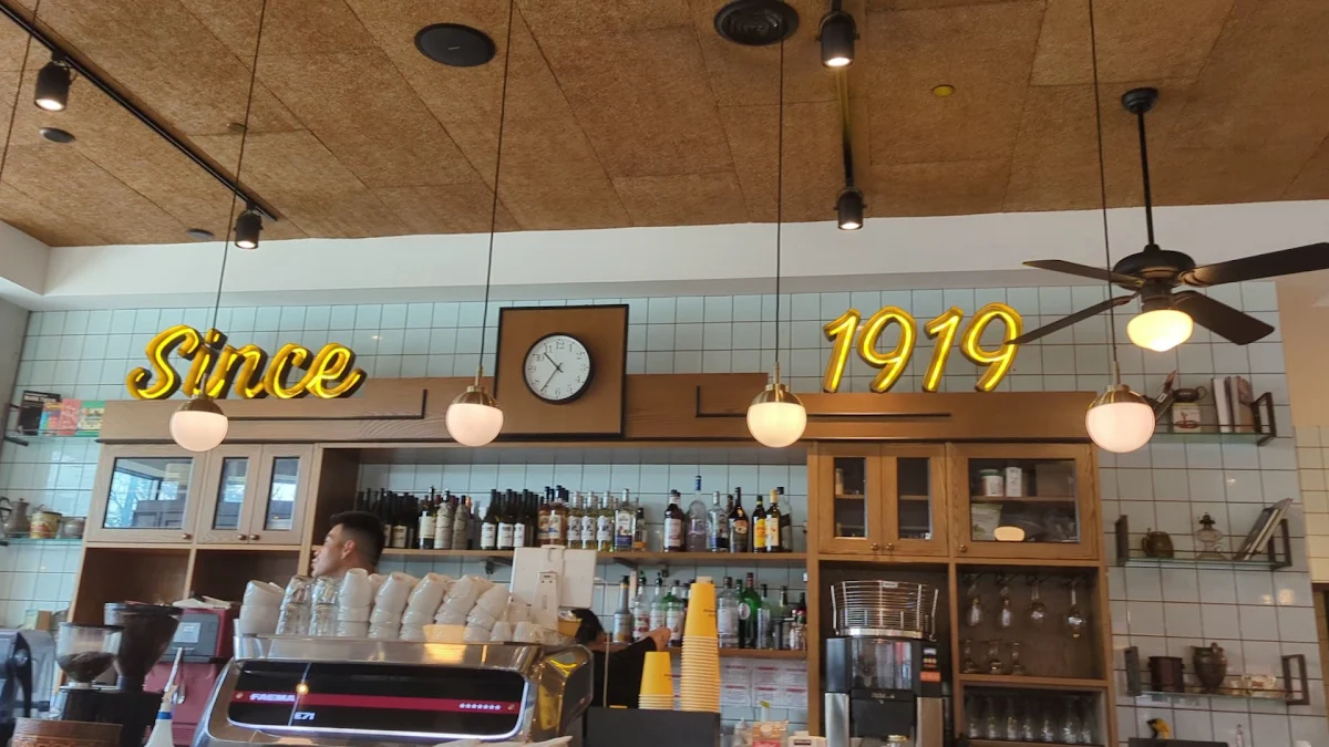 Vibe, Cafe Landwer