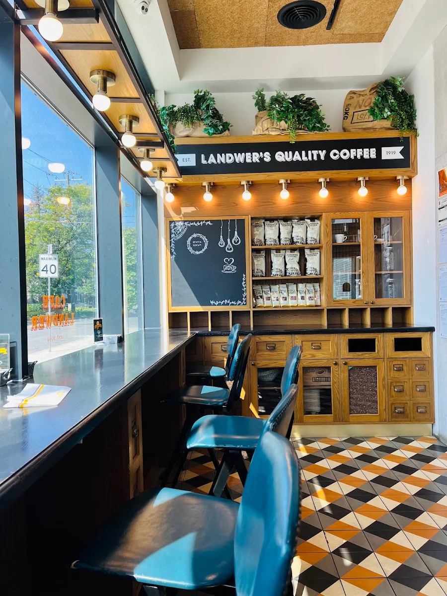 Vibe, Cafe Landwer