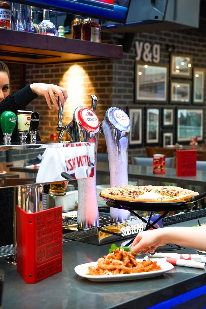 Food & drink, Boston Pizza