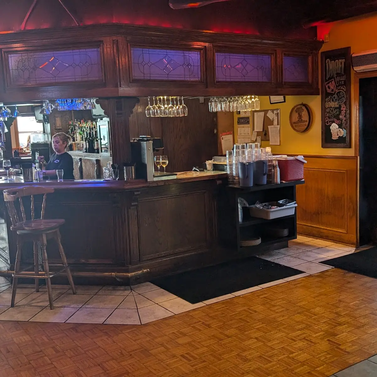 Vibe, Skeeter Barlow's Grill & Bar