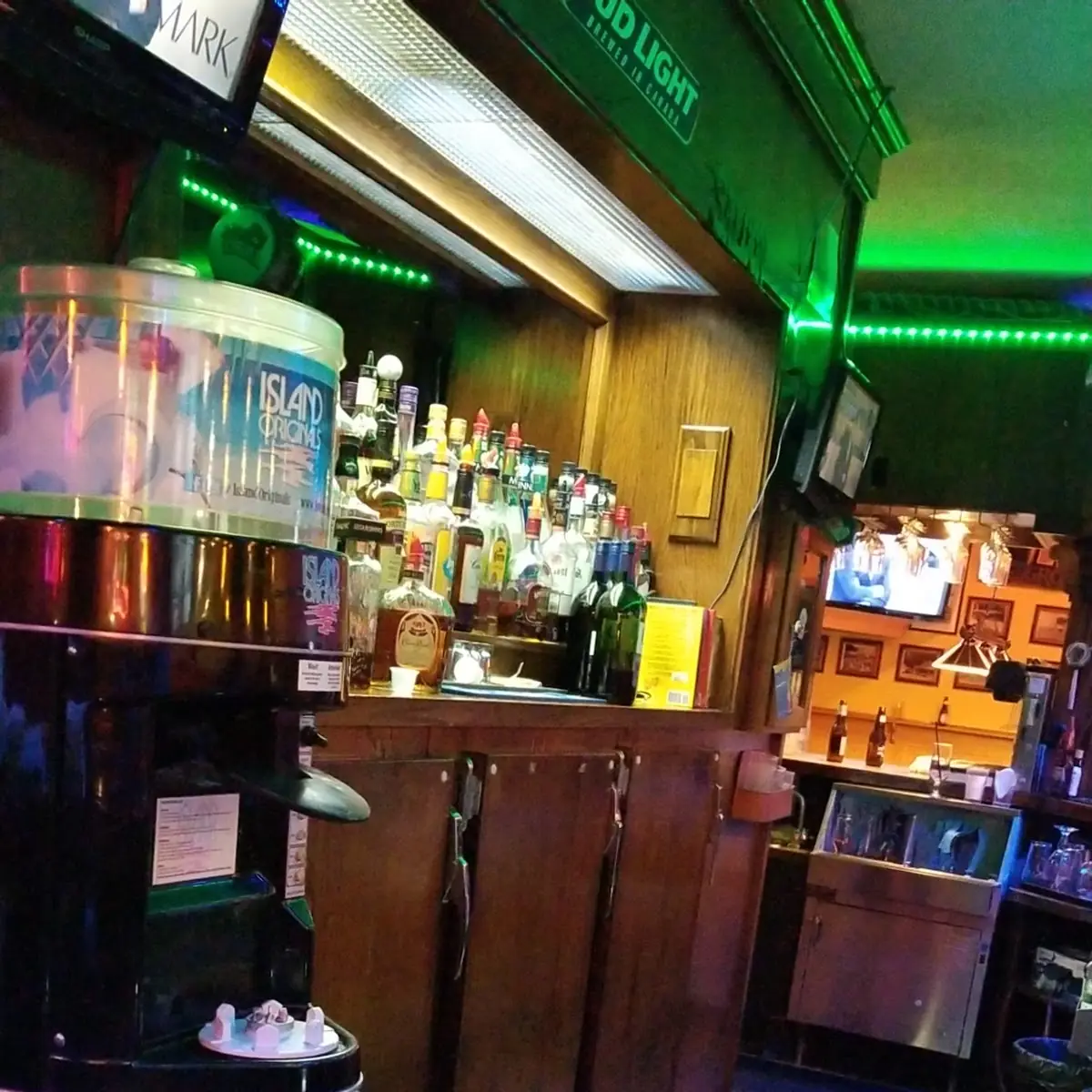 Vibe, Skeeter Barlow's Grill & Bar
