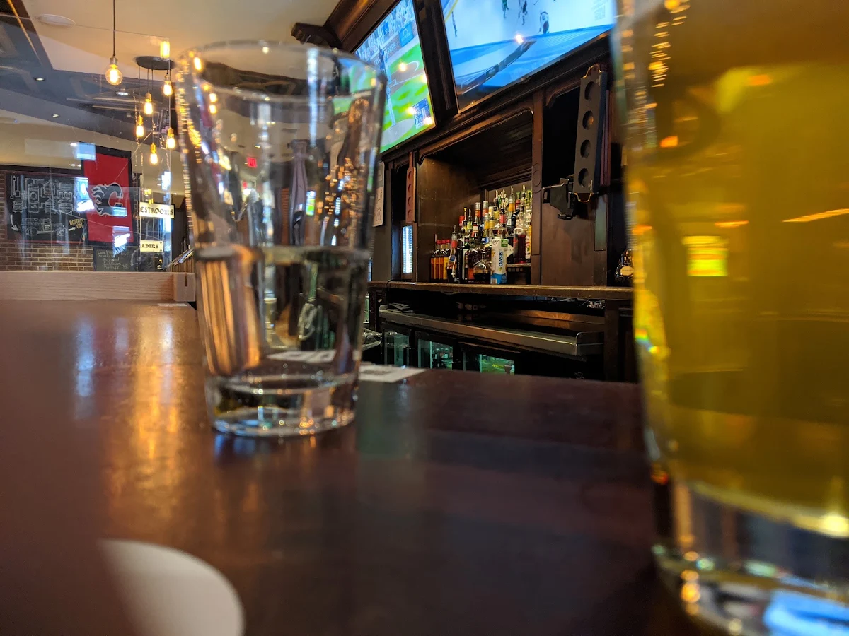 Food & drink, Jamesons Pub - 17th Ave