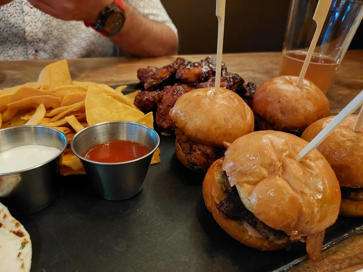 Food & drink, Jamesons Pub - 17th Ave