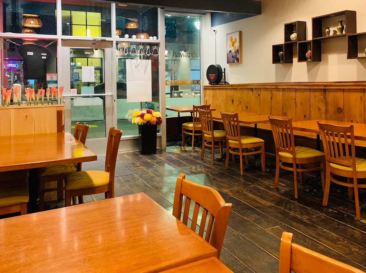Vibe, Sophie's Noodle House