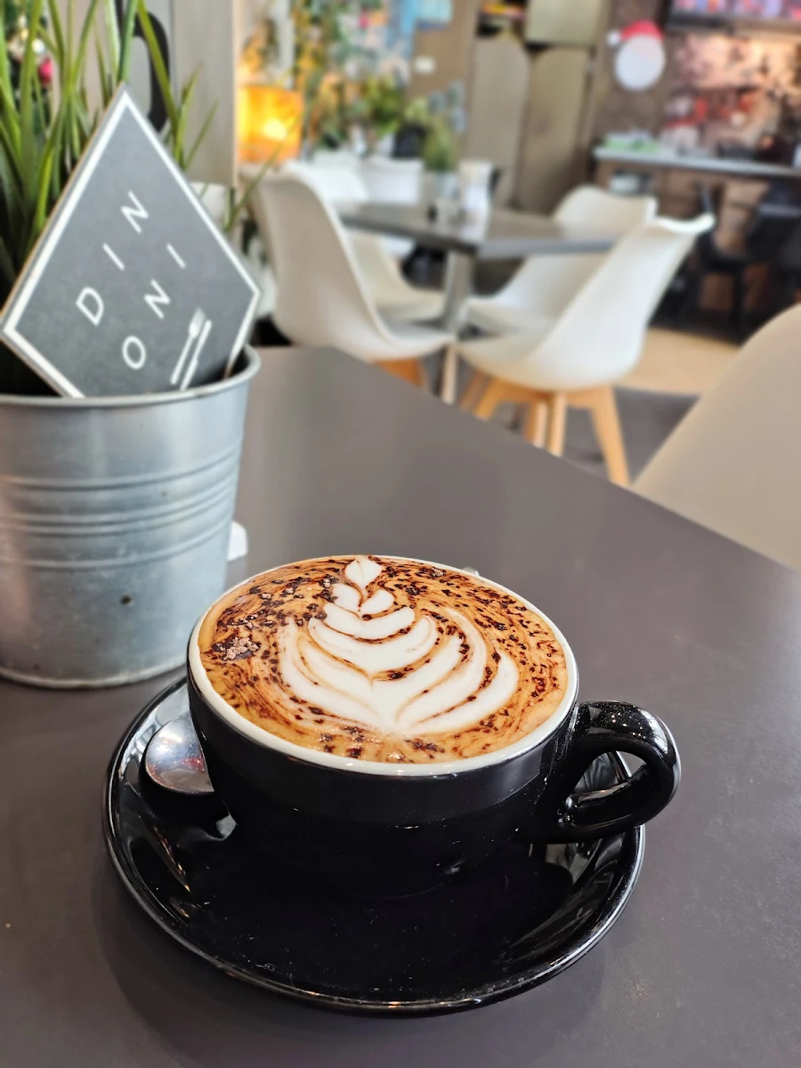 Food & drink, Dinoni Cafe
