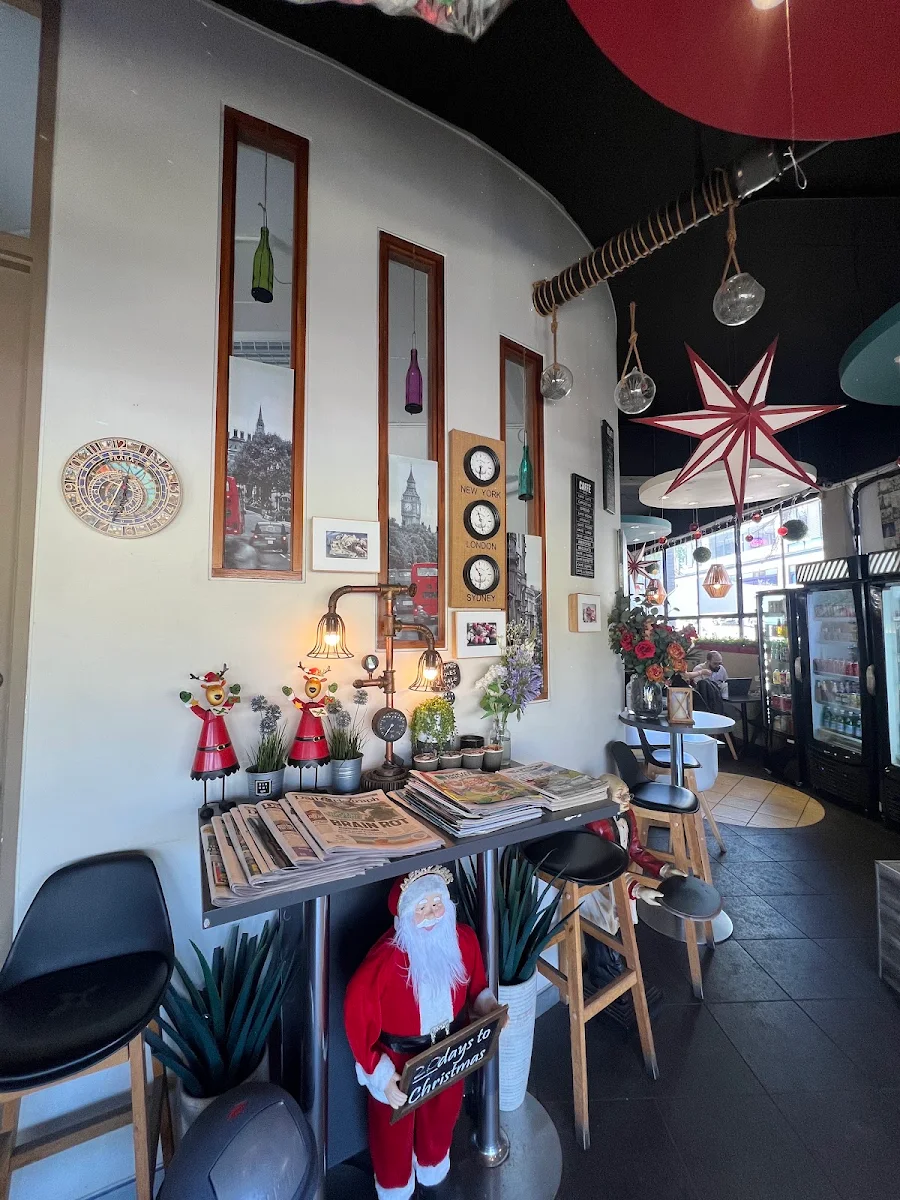Vibe, Dinoni Cafe