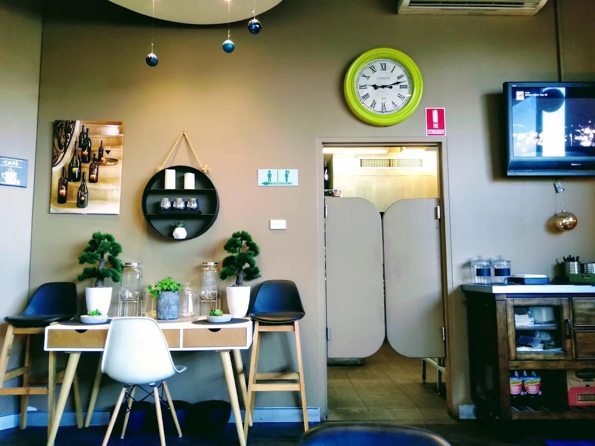 Vibe, Dinoni Cafe