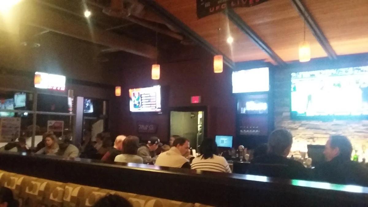 Vibe, Jonny Canuck's Bar & Grill
