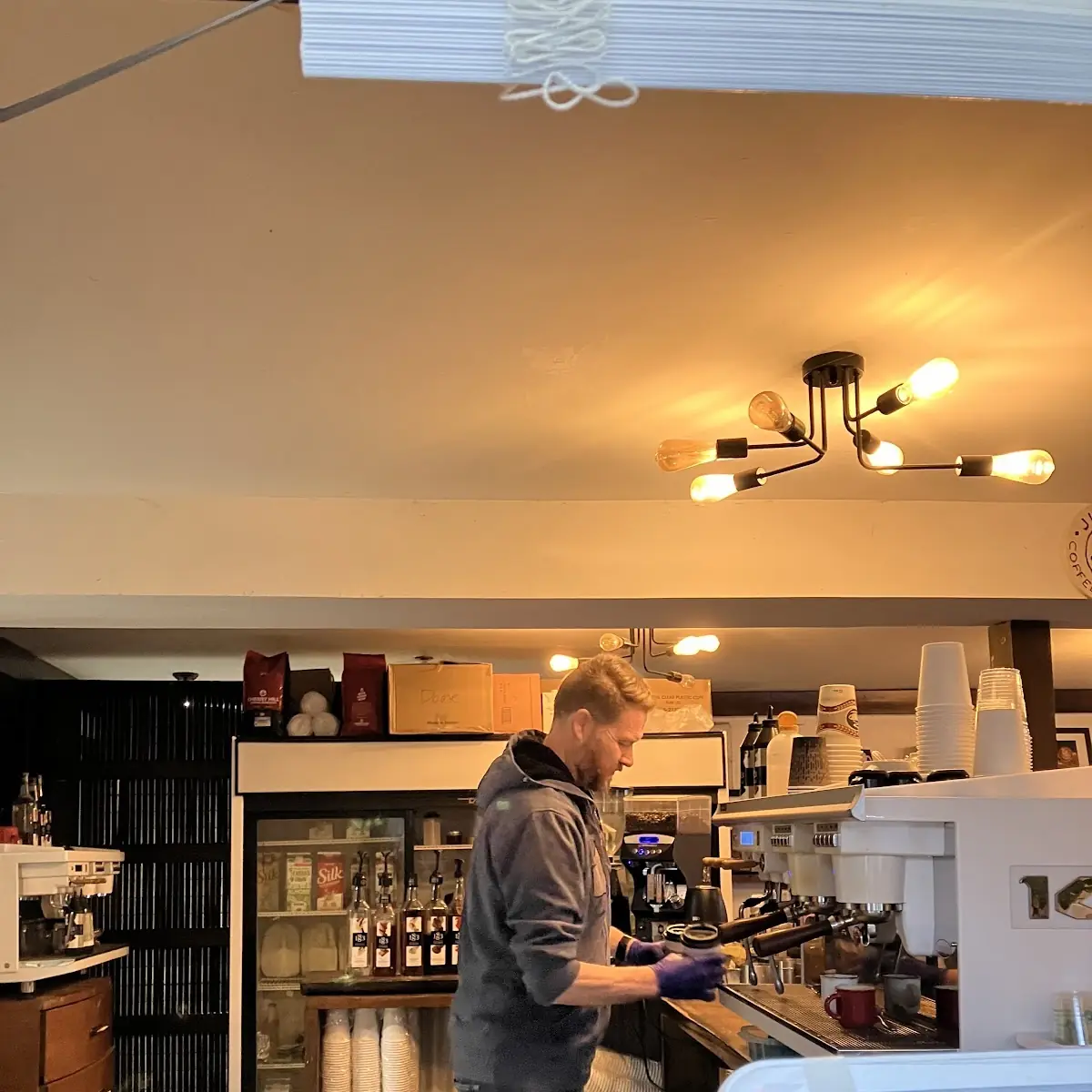Vibe, Junction 3 Coffee House