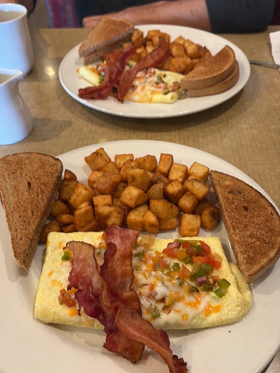 Food & drink, Smitty's Restaurant & Lounge - Cranbrook
