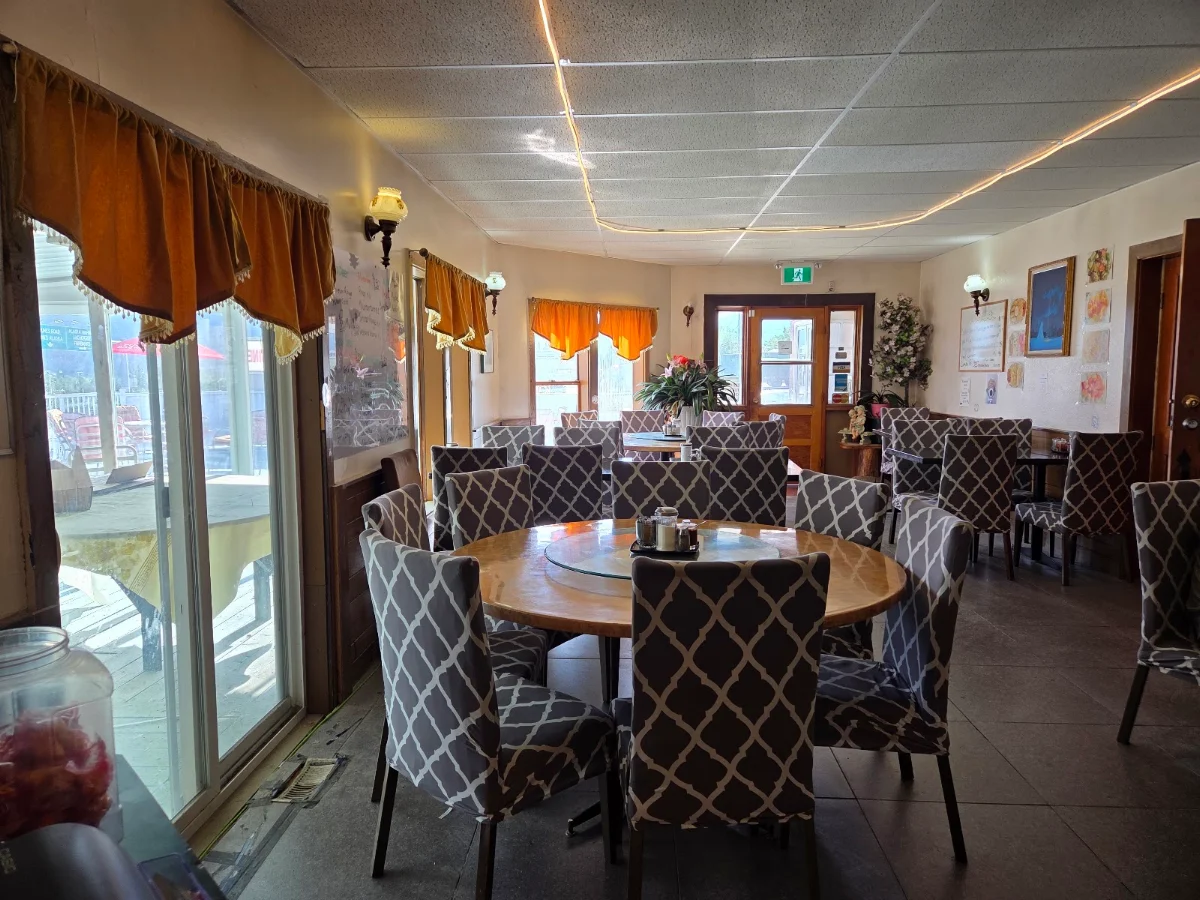 Vibe, Kluane Park Inn Restaurant