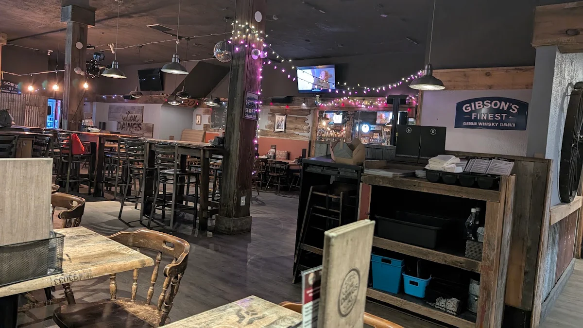 Vibe, Lou Dawg's Southern BBQ - North Bay