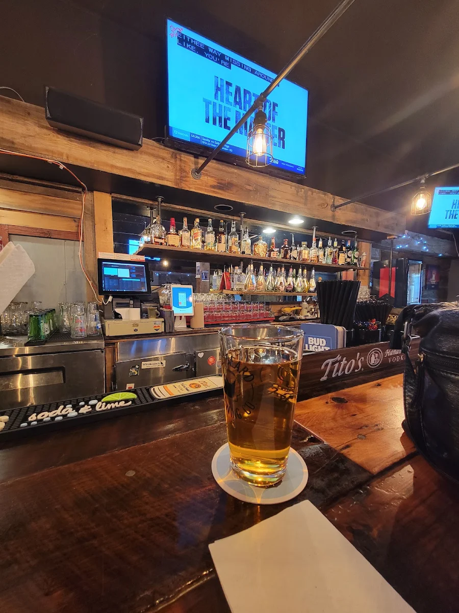 Vibe, Lou Dawg's Southern BBQ - North Bay