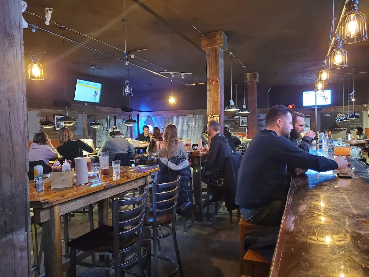Vibe, Lou Dawg's Southern BBQ - North Bay