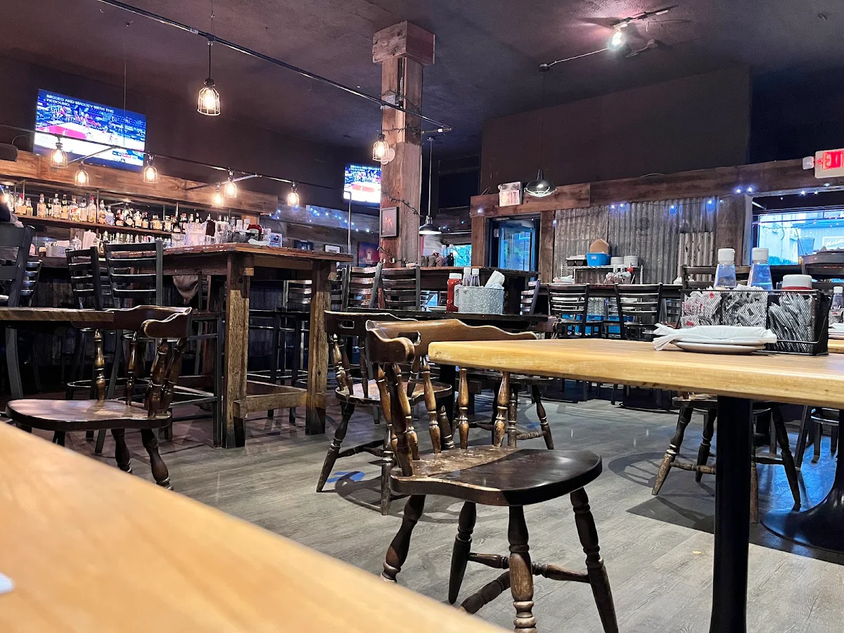 Vibe, Lou Dawg's Southern BBQ - North Bay