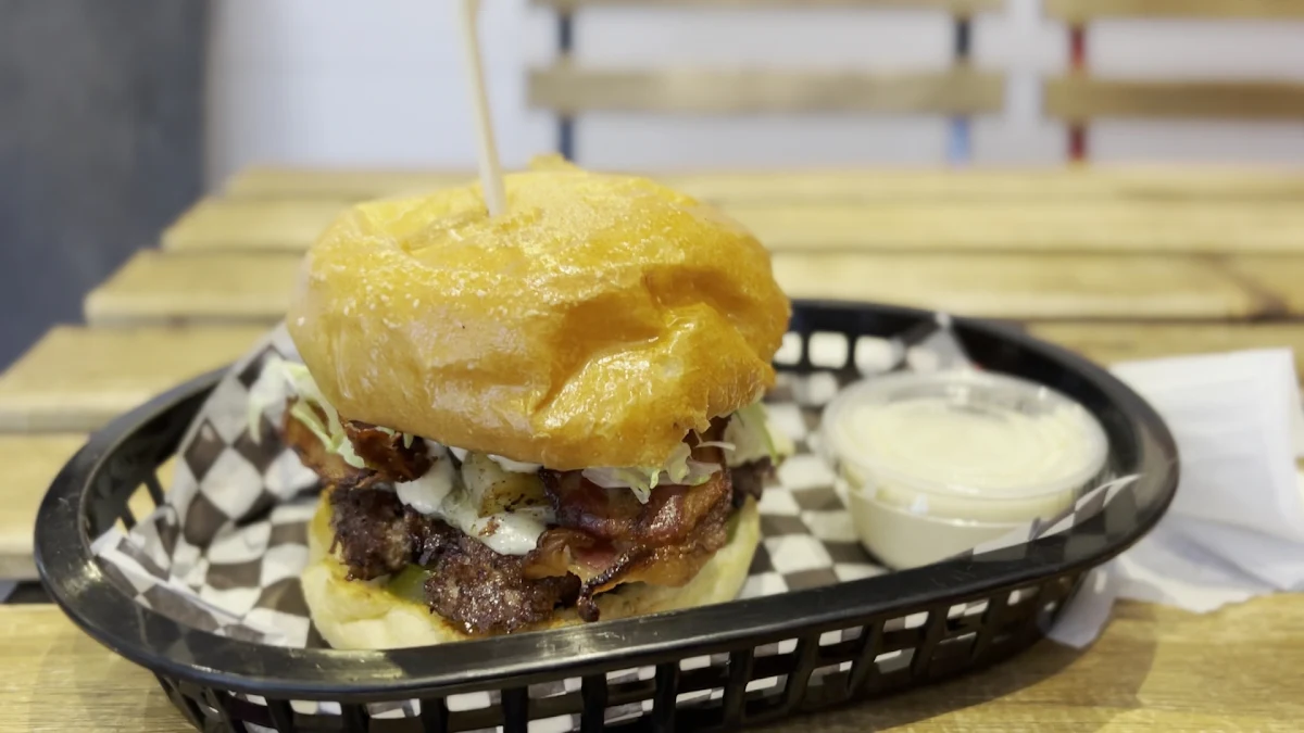Food & drink, RIVERSIDE BURGERS