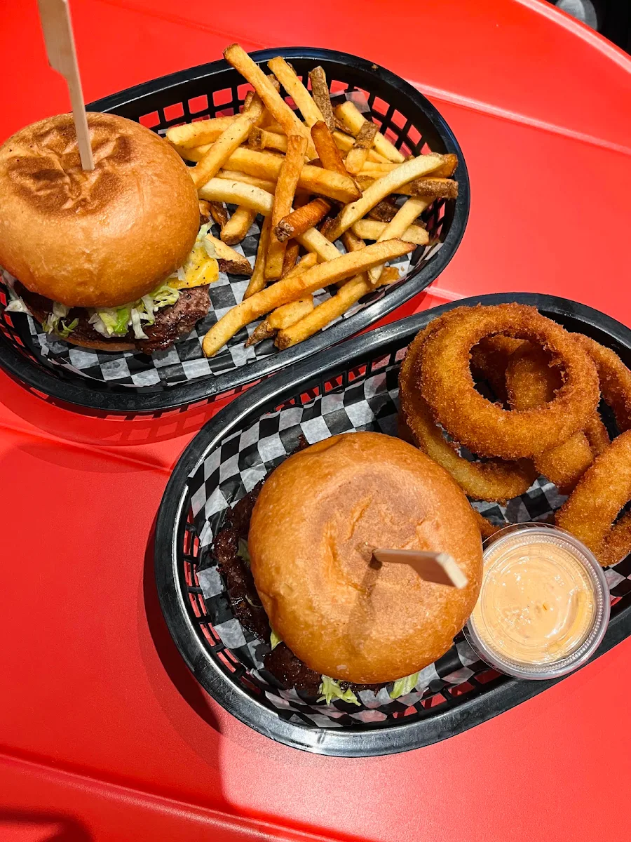 Food & drink, RIVERSIDE BURGERS