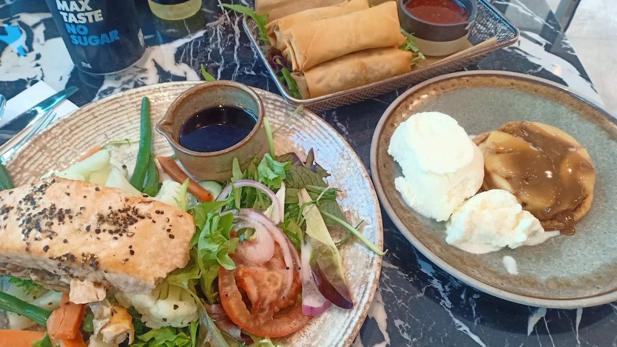 Food & drink, Biggles Bar & Grill