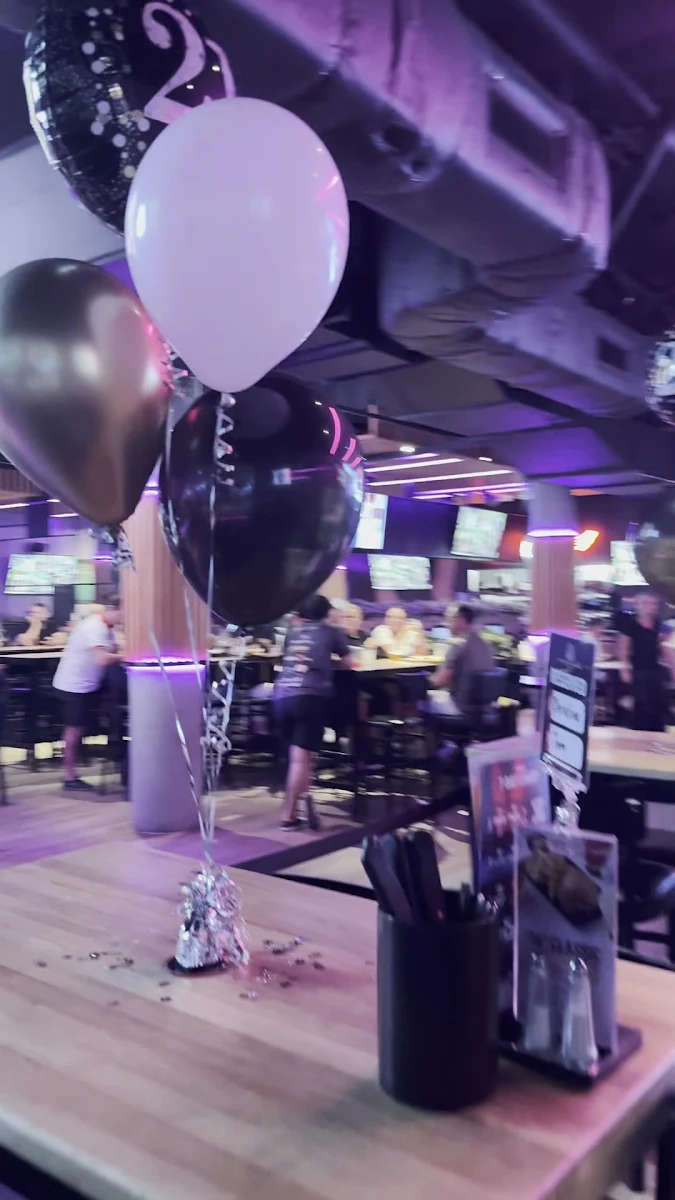 Vibe, The Sporting Globe Bar & Grill Robina