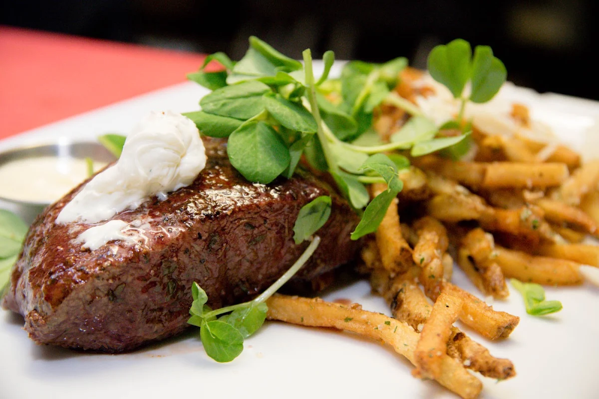 Food & drink, The Schomberg Pub & Patio