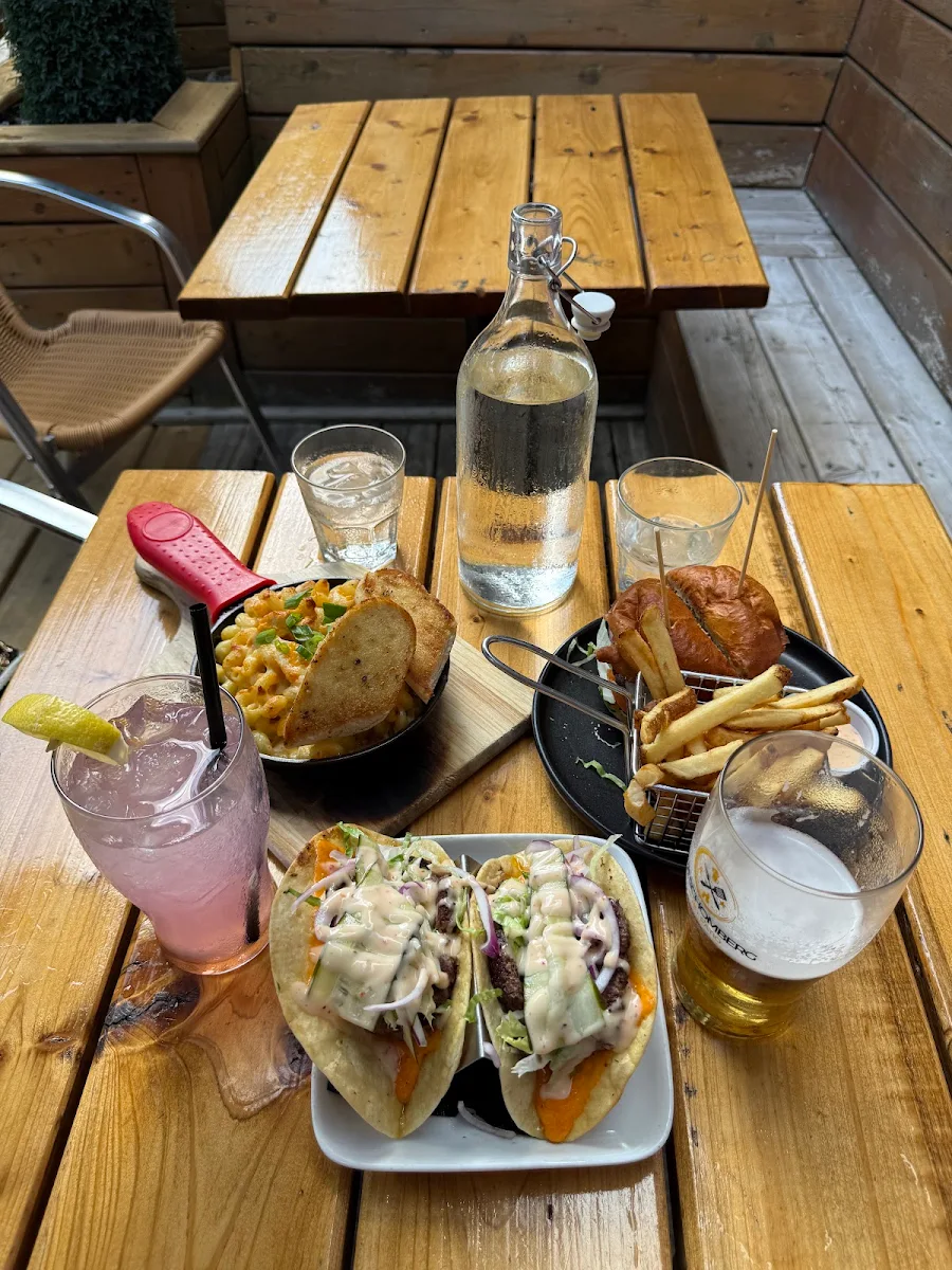 Food & drink, The Schomberg Pub & Patio