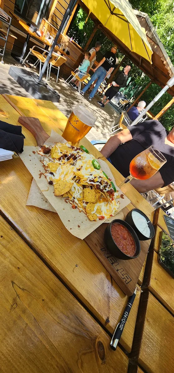 Food & drink, The Schomberg Pub & Patio