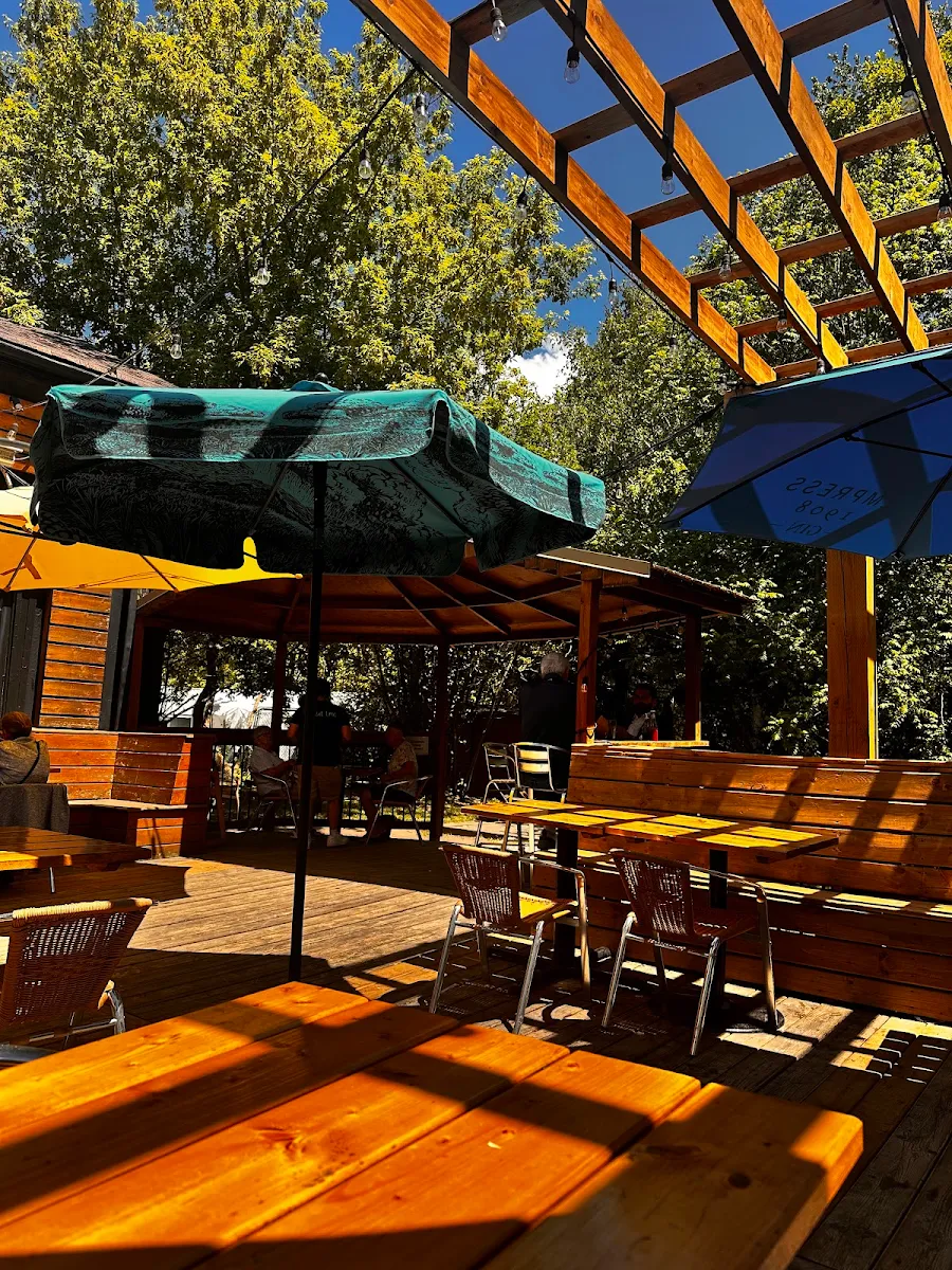 Vibe, The Schomberg Pub & Patio