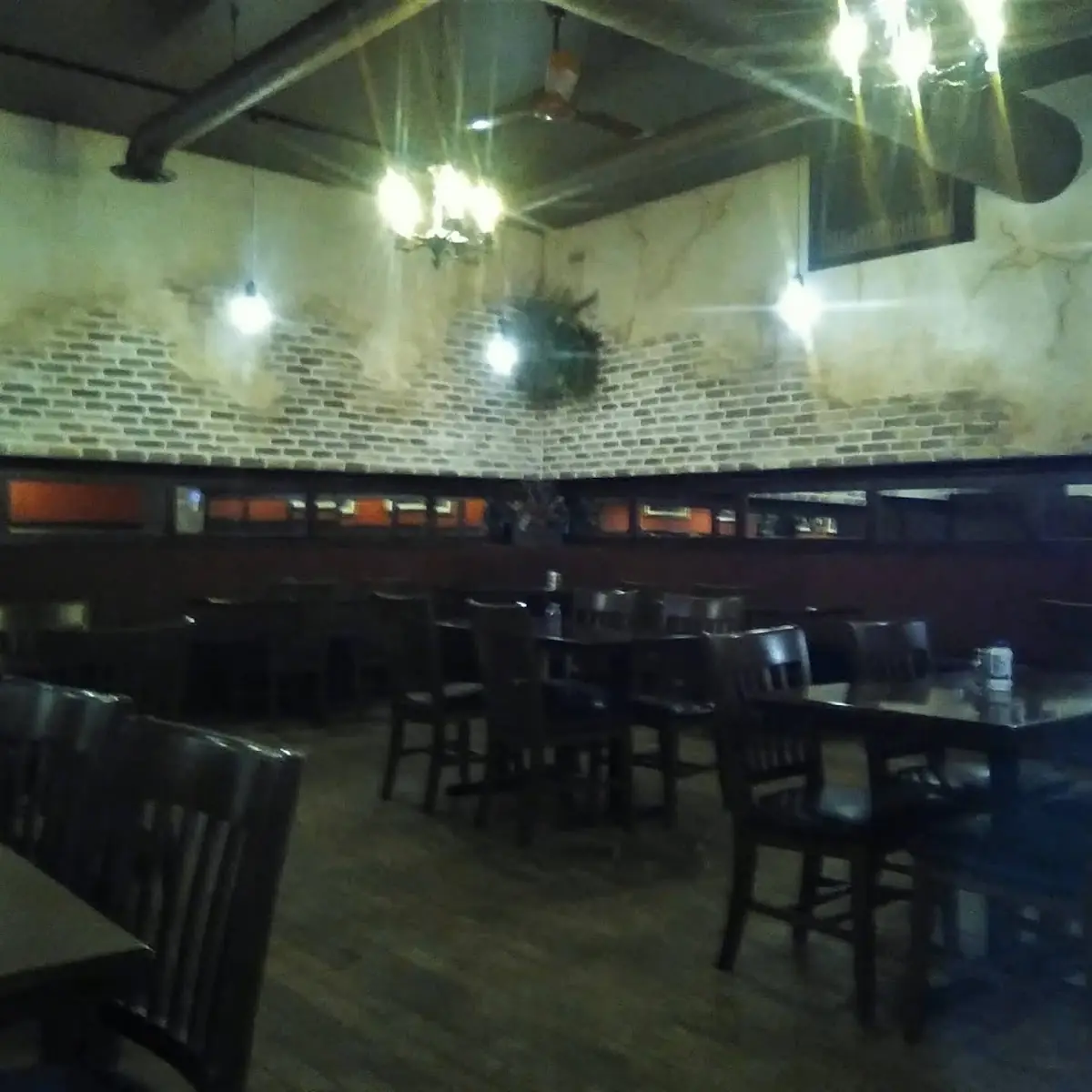 Vibe, Philos Greek Cuisine and Pizzeria