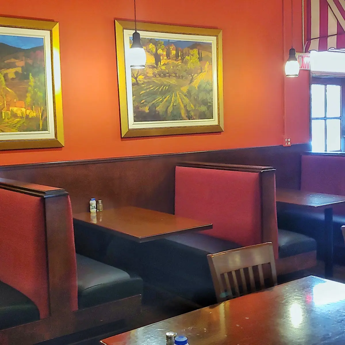 Vibe, Philos Greek Cuisine and Pizzeria