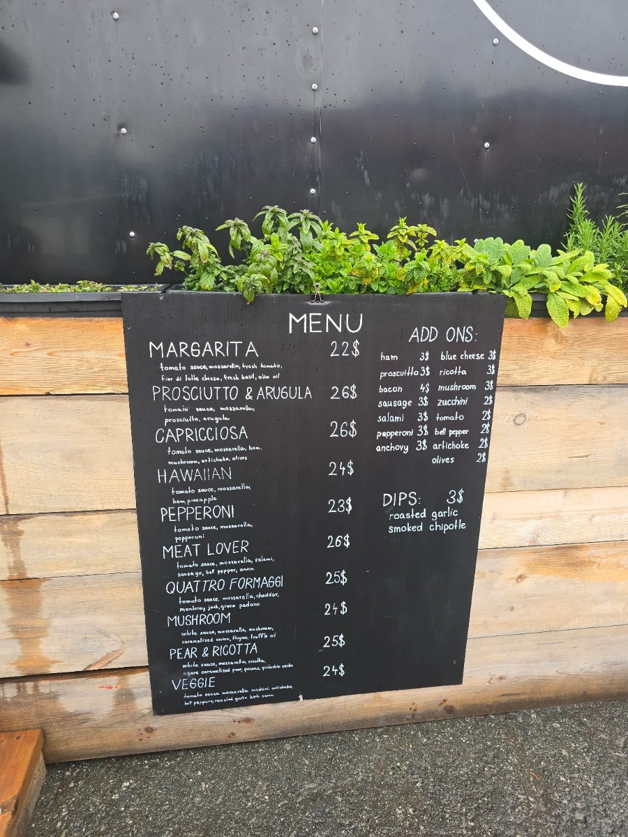 Menu, Tomi’s pizza
