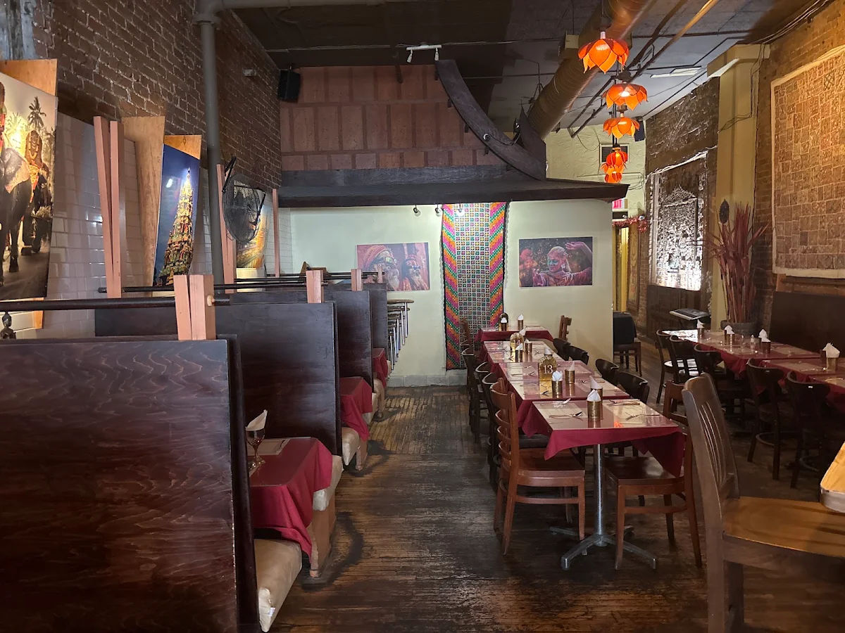 Vibe, Restaurant Singh's