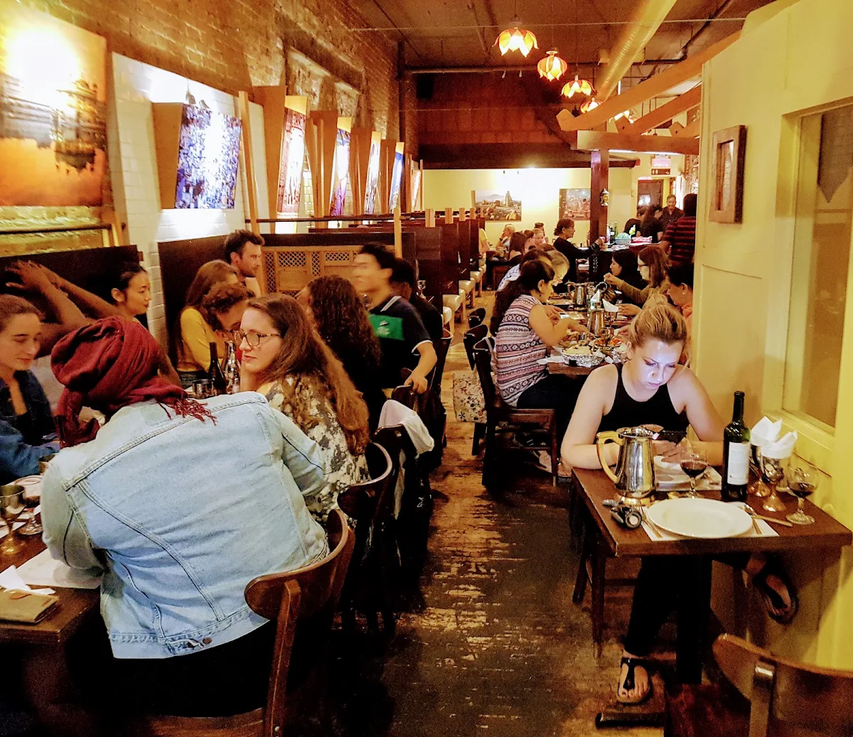 Vibe, Restaurant Singh's
