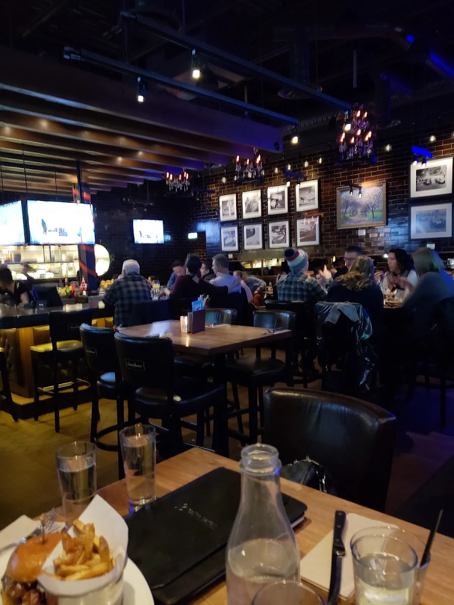 Vibe, Browns Socialhouse Ridgecrest