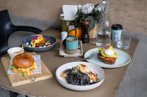 Food & drink, Le Monde Cafe