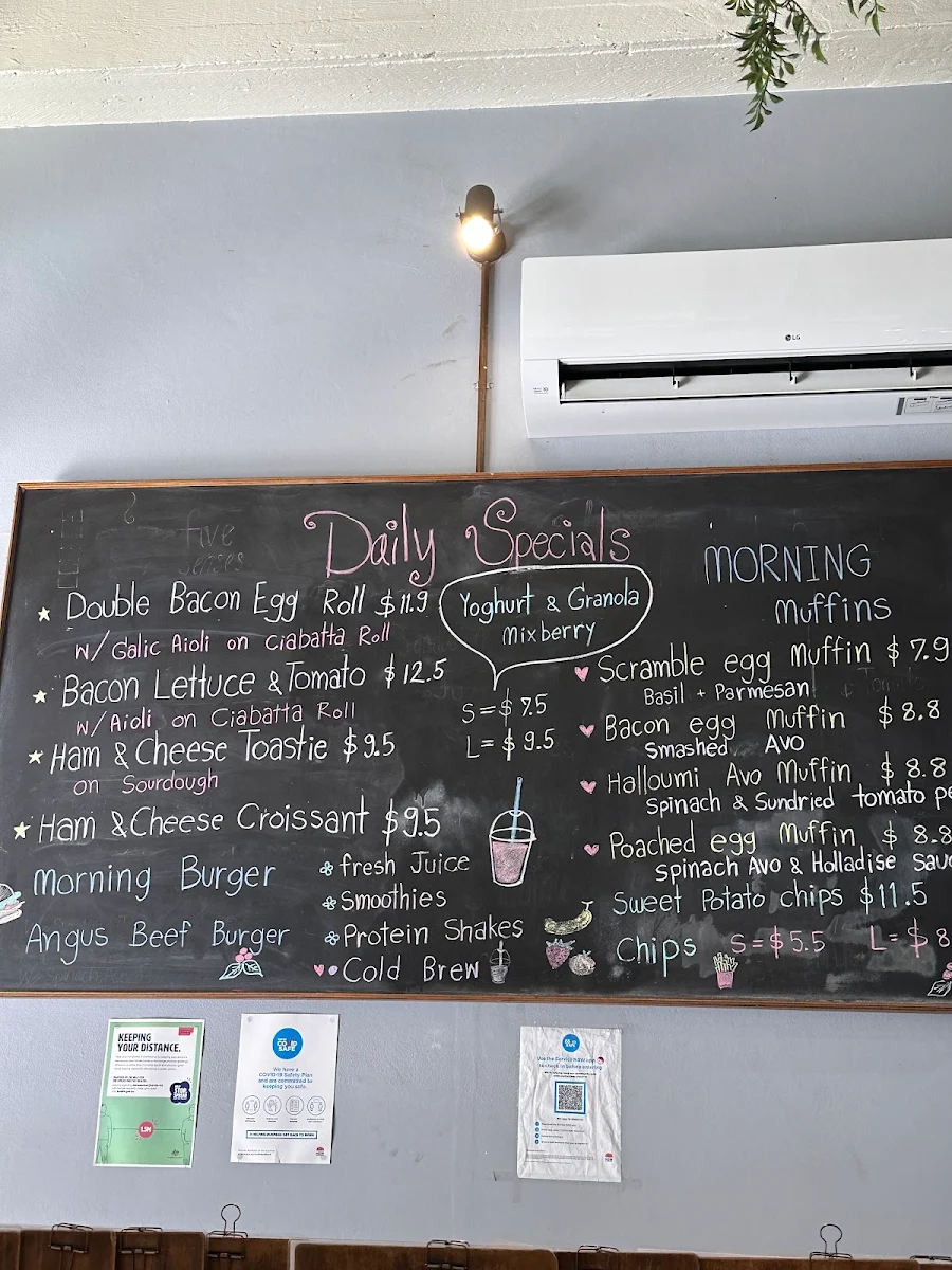 Menu, Le Monde Cafe