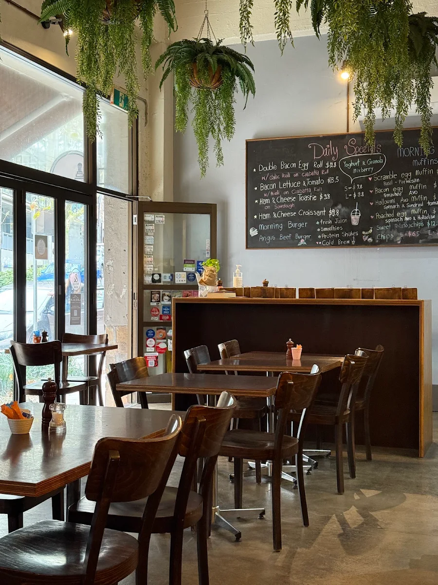 Vibe, Le Monde Cafe