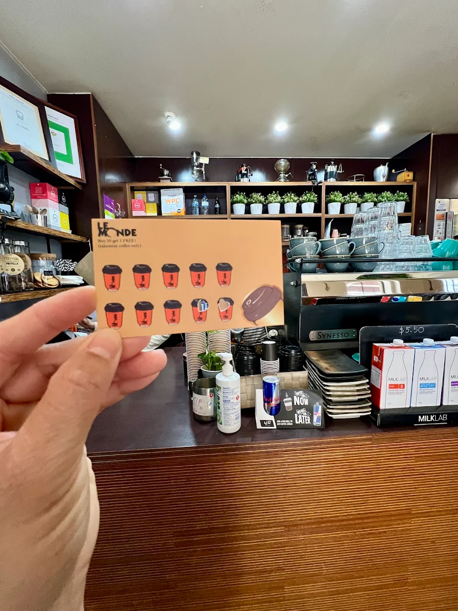 Vibe, Le Monde Cafe