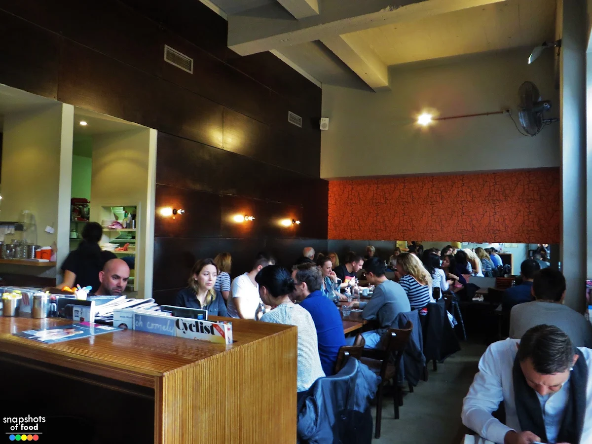 Vibe, Le Monde Cafe